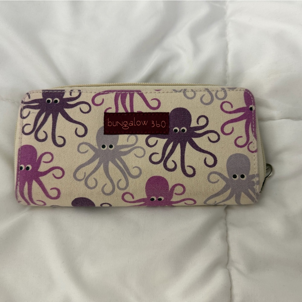 EUC Bungalow 360 canvas wallet. Silver hardware.